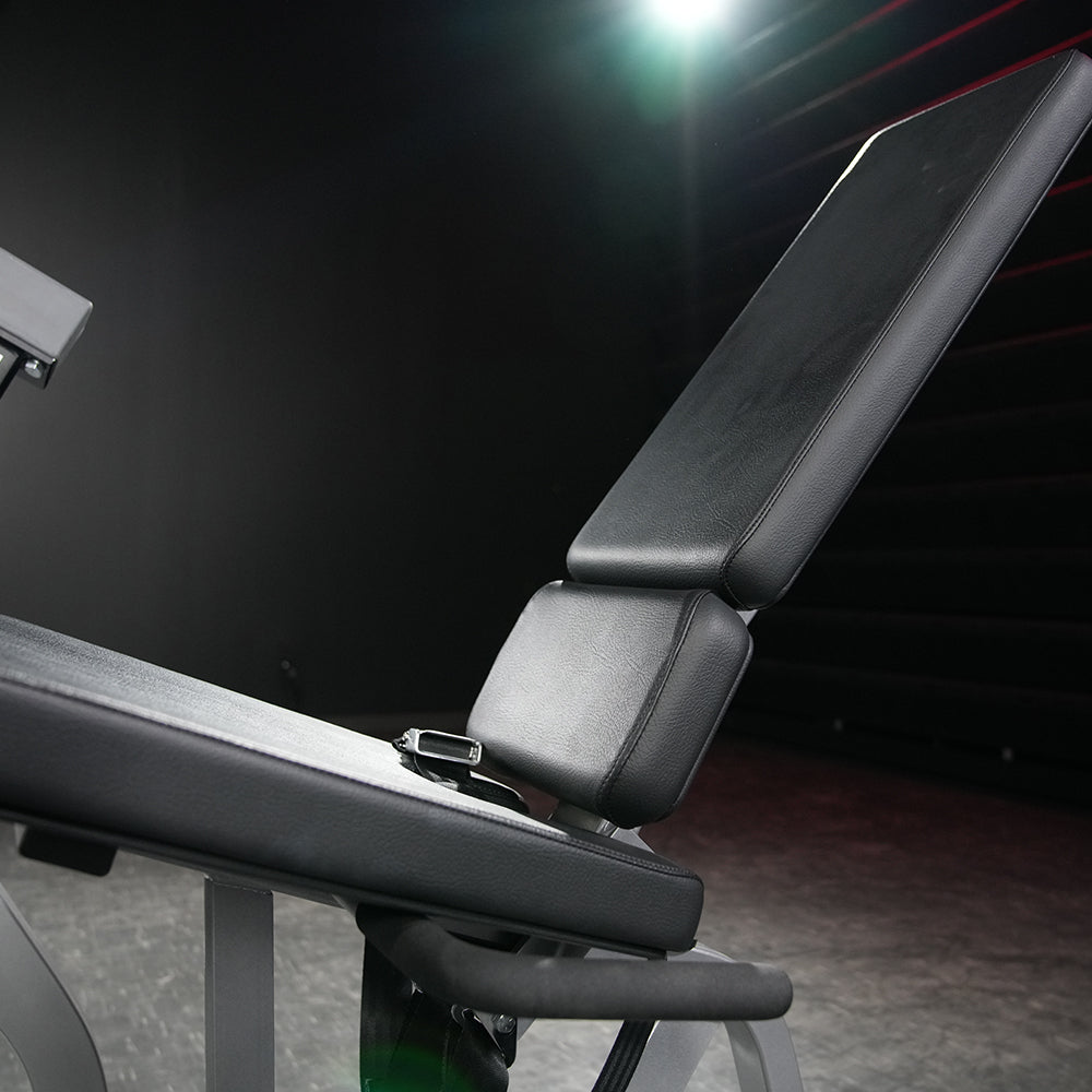 Hammer Strength Plate-Loaded Iso-Lateral Leg Extension
