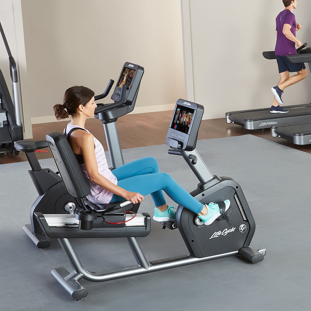 Life Fitness Integrity Recumbent - Silver, SE3HD Console