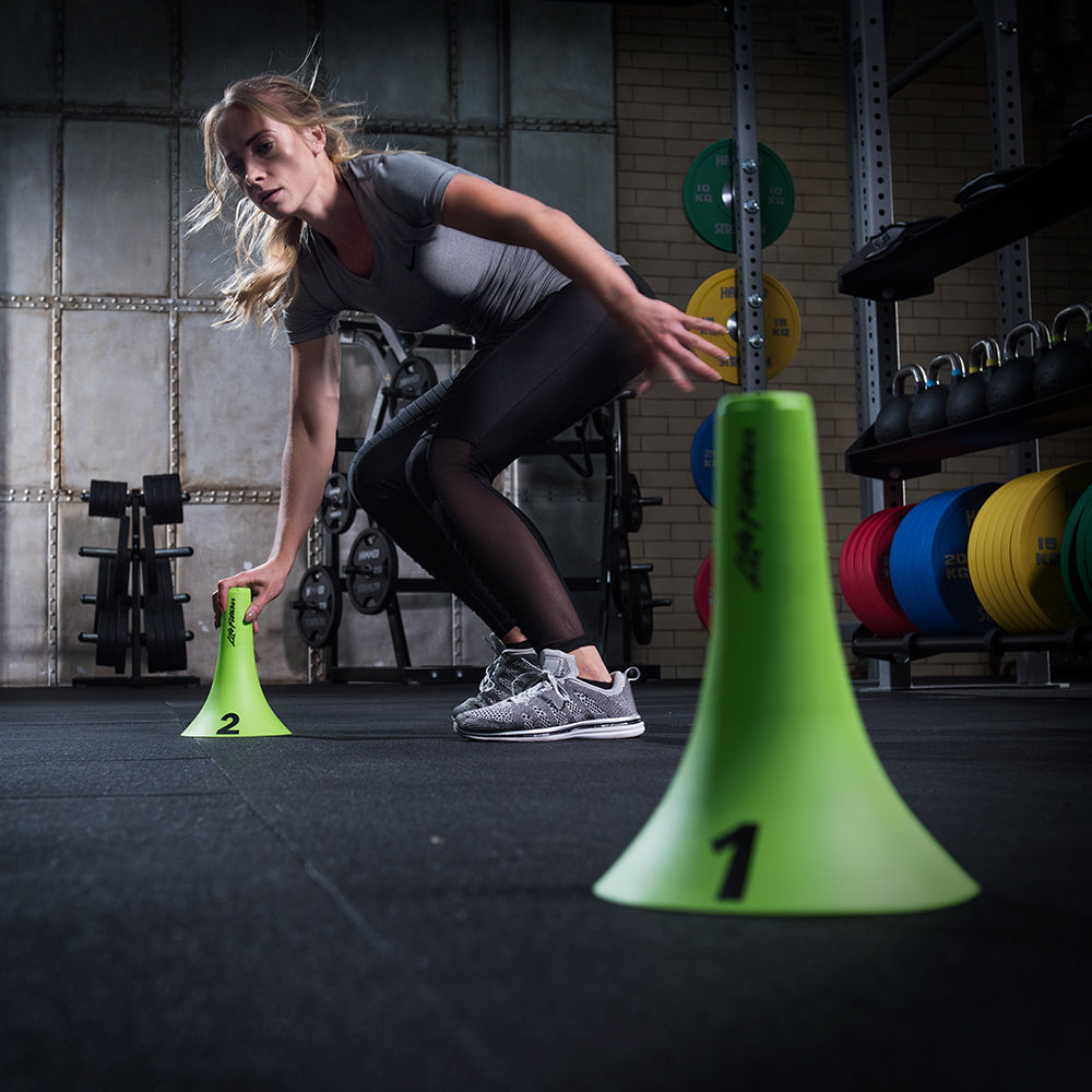 Exerciser speed training, touching Life Fitness Speed Cones